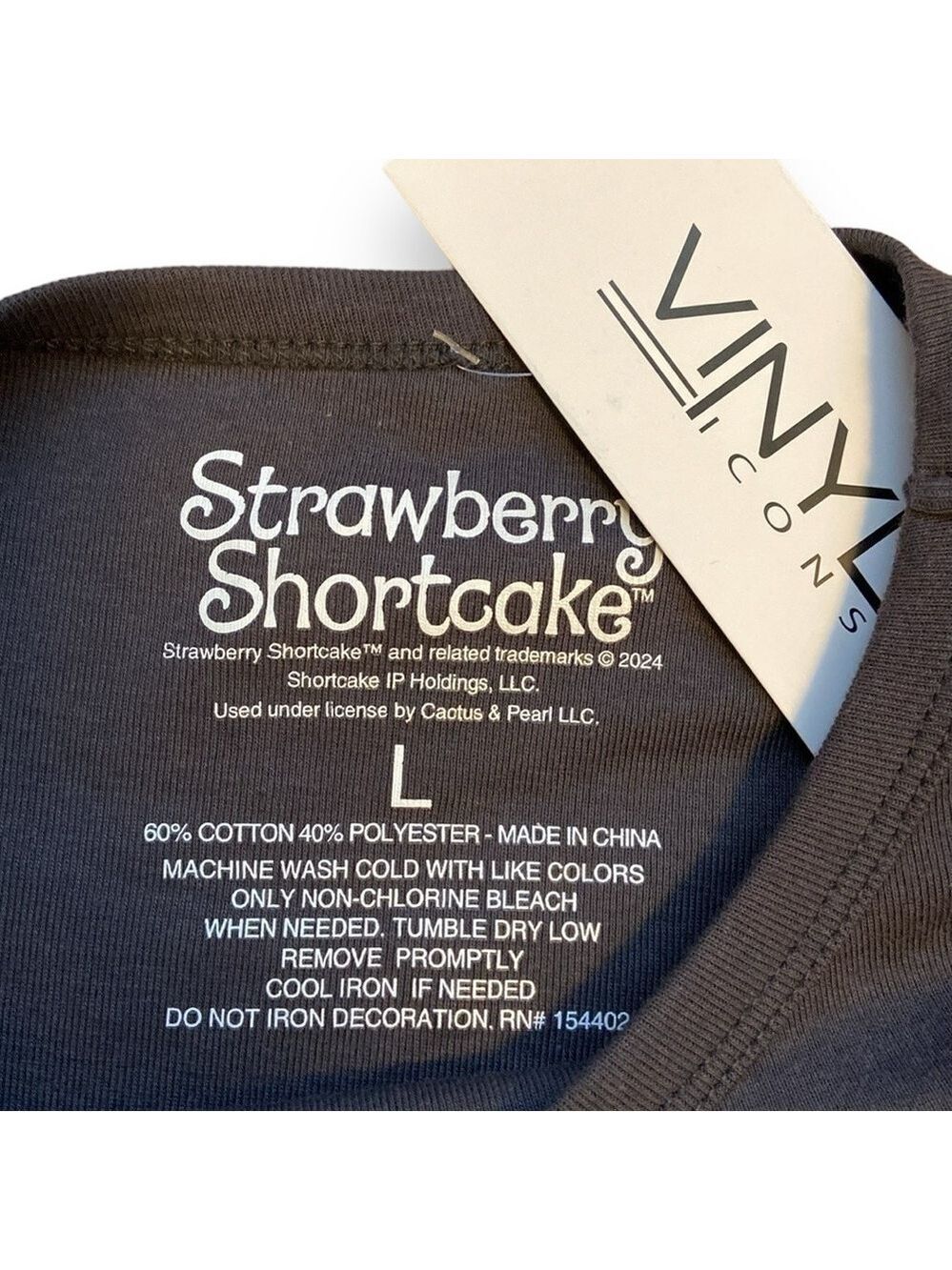 Strawberry Shortcake Graphic Tee Cropped Gray Juniors Size L New - Picture 3 of 6
